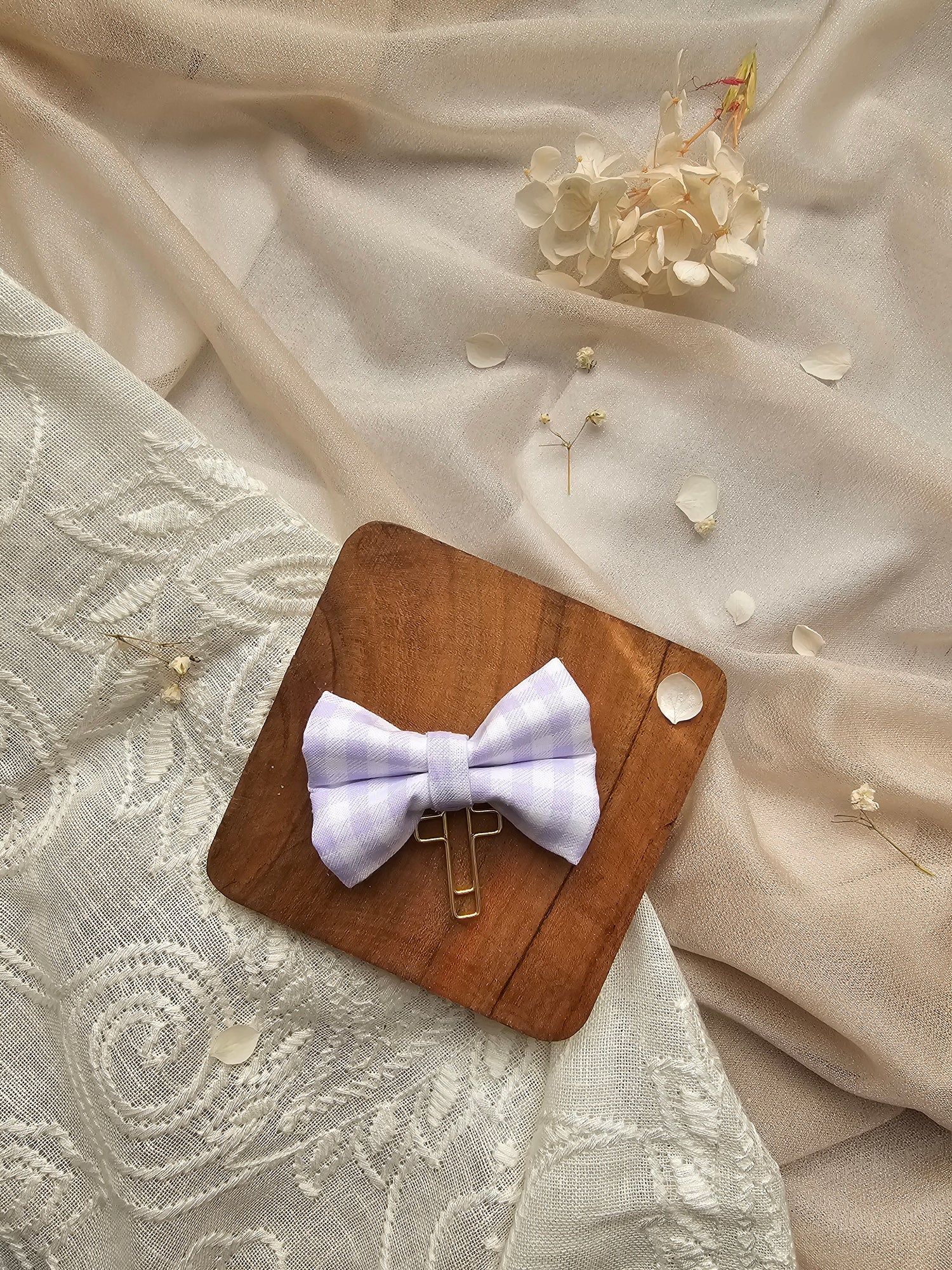 Purple and white plaid pattern placeholder bow. 